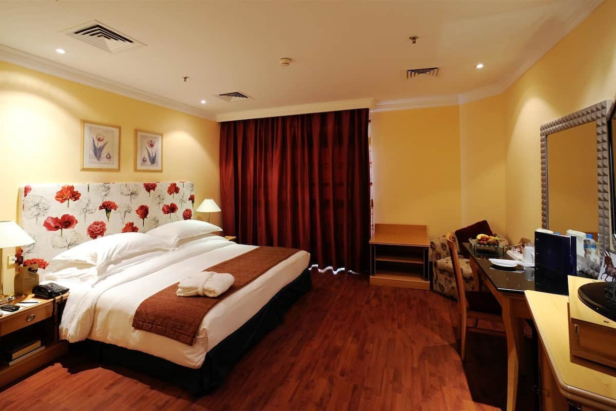 Minibar, in-room safe, desk, blackout curtains