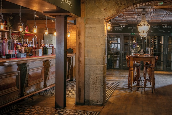 Bar à cocktails, vue sur l'océan, ouvert certains jours