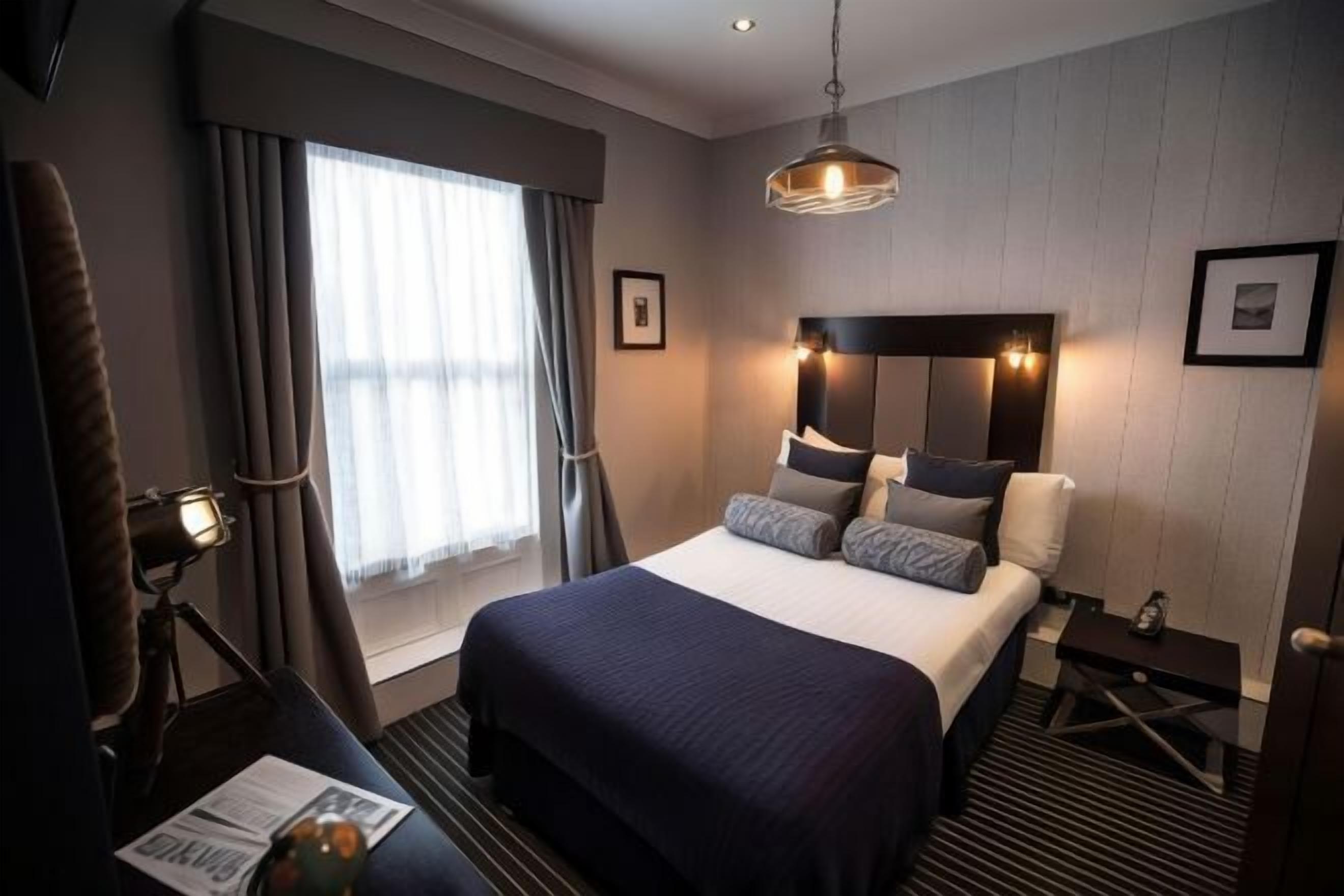 Decoración personalizada, muebles diferentes y escritorio 