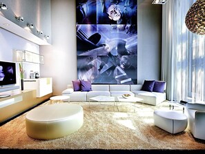 IMPERIAL SUITE - King Size Bed - Glamorous New Hollywood Look | 1 개의 침실, 고급 침구, 오리/거위털 이불, 필로우탑 침대