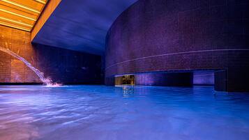 Sauna, hot tub, steam room, Turkish bath/hammam, body treatments