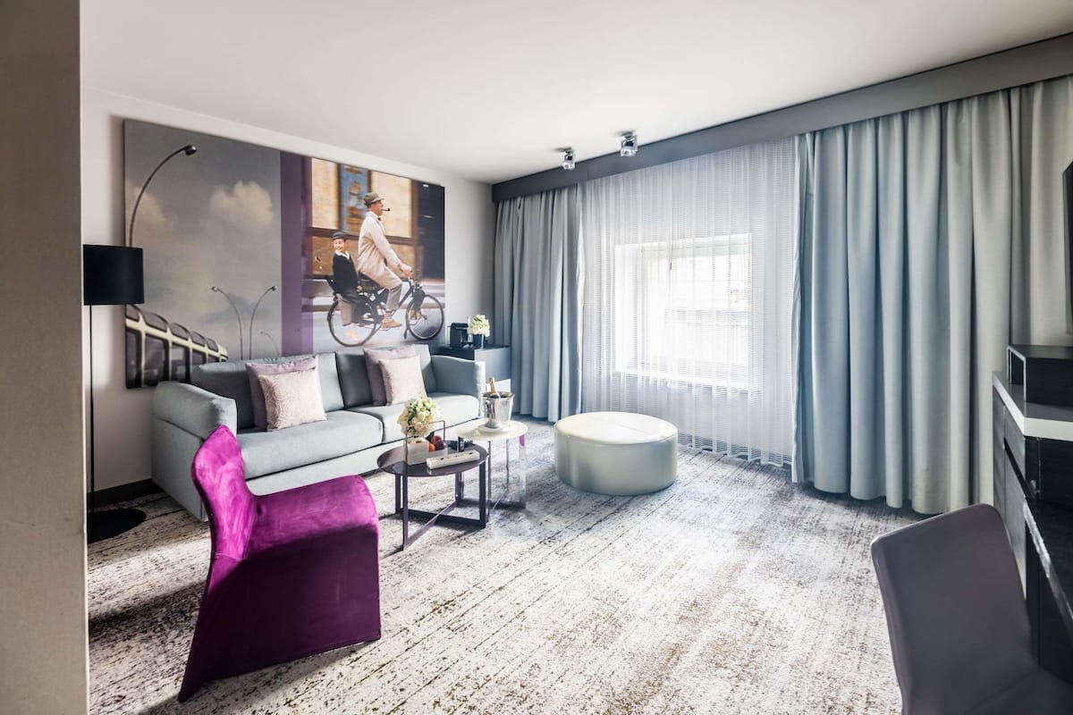 Suite Junior (Family Friendly) | Literie de qualité, couette en duvet, lit avec matelas à plateau-coussin