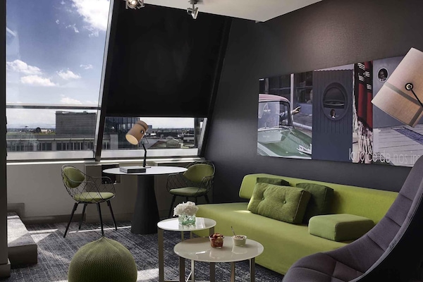 Suite junior, vistas a la ciudad (Duplex) | Ropa de cama de alta calidad y edredones de plumas