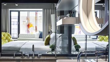 Hochwertige Bettwaren, Daunenbettdecken, Pillowtop-Betten, Minibar