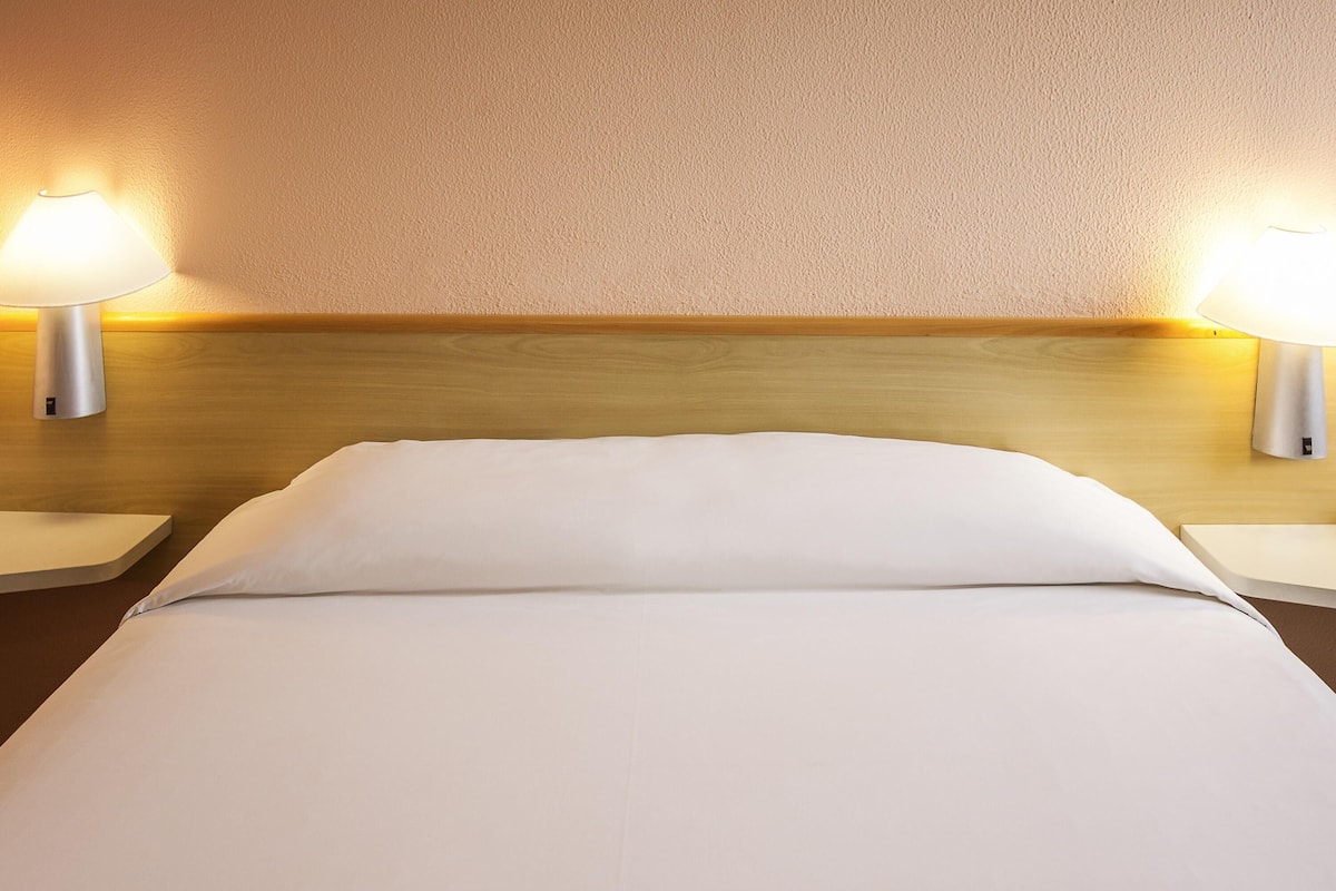 Chambre, plusieurs lits | Minibar, bureau, chambres insonorisées, Wi-Fi gratuit