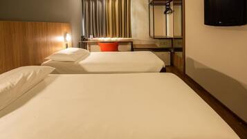 Standard Twin Room, 2 Twin Beds | Minibar, desk, soundproofing, free WiFi