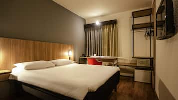 Minibar, escritorio, sistema de insonorización y wifi gratis