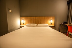 Minibar, Schreibtisch, schallisolierte Zimmer, kostenloses WLAN