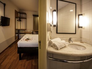 Habitación estándar, 1 cama doble | Minibar, escritorio, sistema de insonorización y wifi gratis