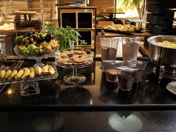 Daily buffet breakfast (BRL 41 per person)