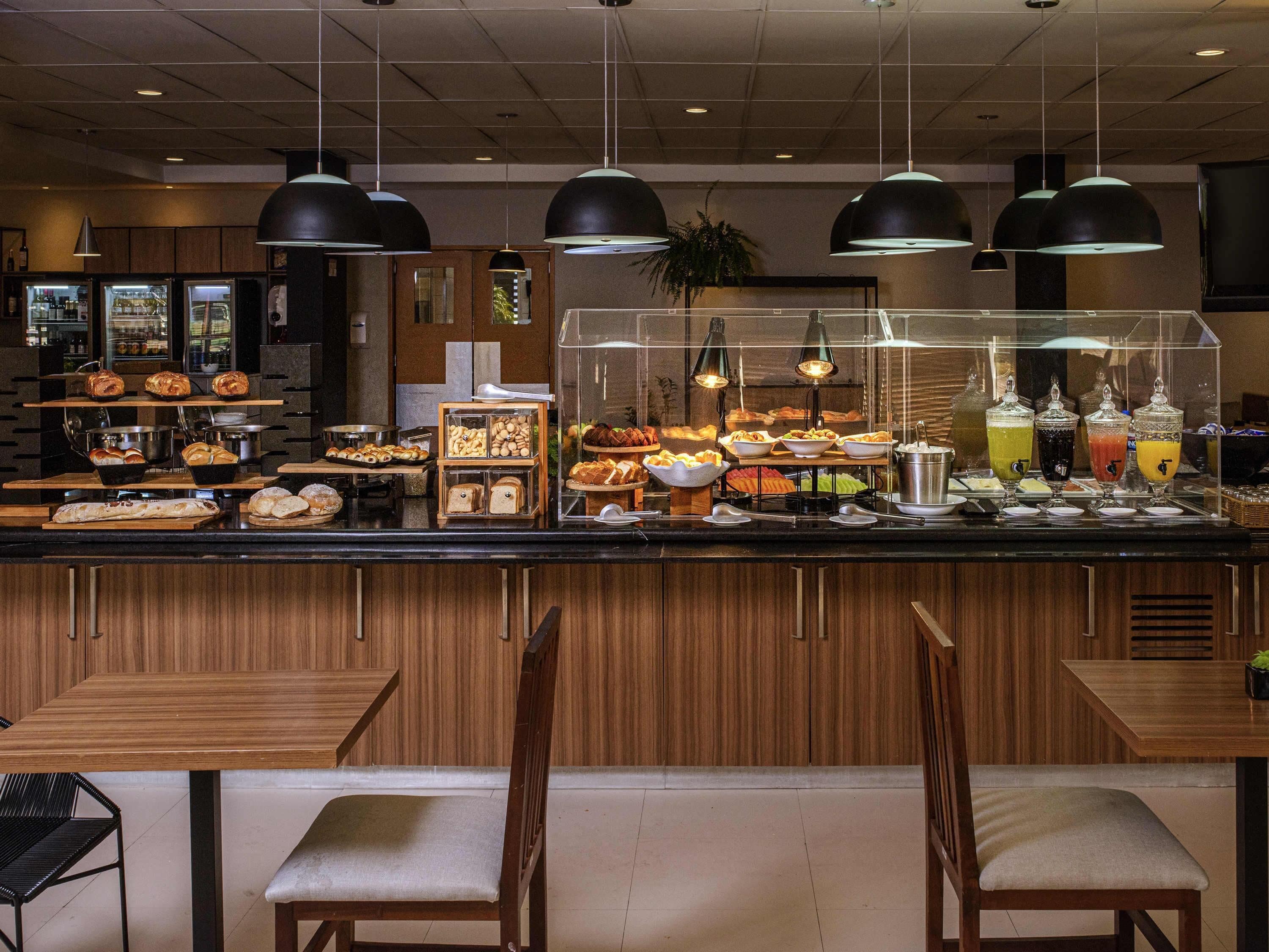 daily buffet breakfast (brl 41 per person)