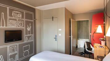 Standard Room, 2 Twin Beds | Desk, laptop workspace, blackout drapes, soundproofing
