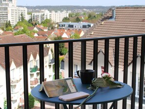 Habitació Comfort, 1 llit doble, balcó | Escriptori, espai de treball apte per a portàtils i cortines opaques 