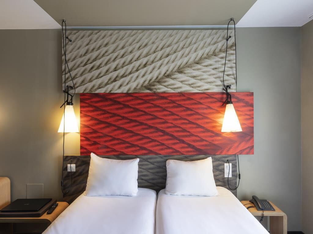 Standard Room, 2 Single Beds | Desk, laptop workspace, blackout curtains, soundproofing