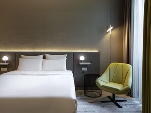 Hypo-allergenic bedding, minibar, in-room safe, desk