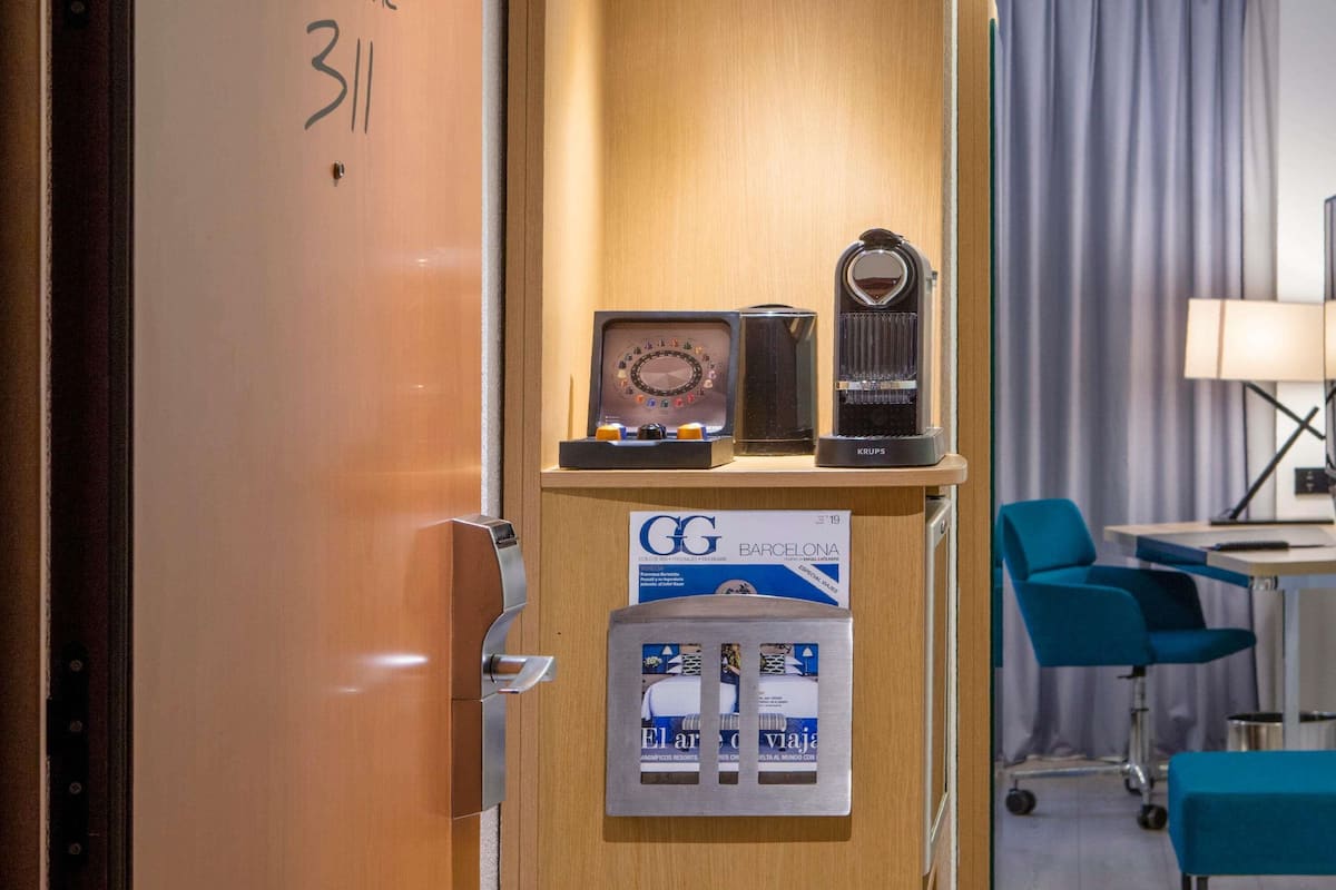 1 bedroom, hypo-allergenic bedding, down duvets, minibar