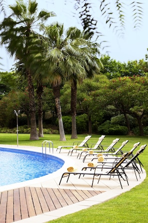 Outdoor pool, pool umbrellas