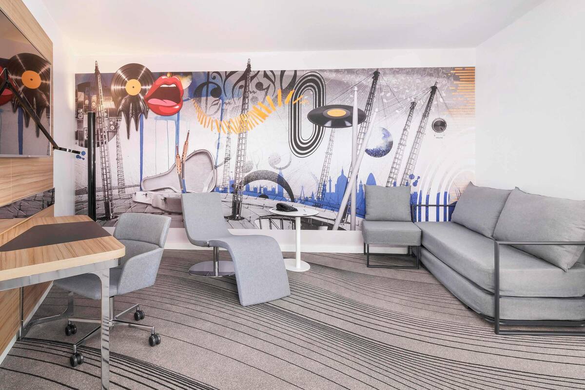 minibar, in-room safe, desk, laptop workspace