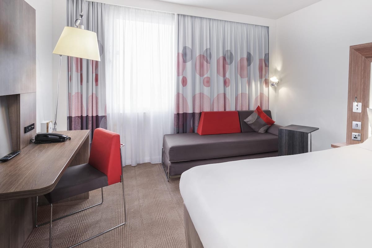 Minibar, in-room safe, desk, laptop workspace