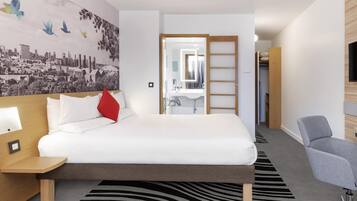 Superior-Zimmer, 1 Queen-Bett und Schlafsofa | Minibar, Zimmersafe, Schreibtisch, laptopgeeigneter Arbeitsplatz