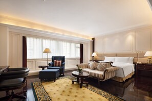 Junior Suite, 1 King Bed (Lounge Access) | Premium bedding, down comforters, in-room safe, desk