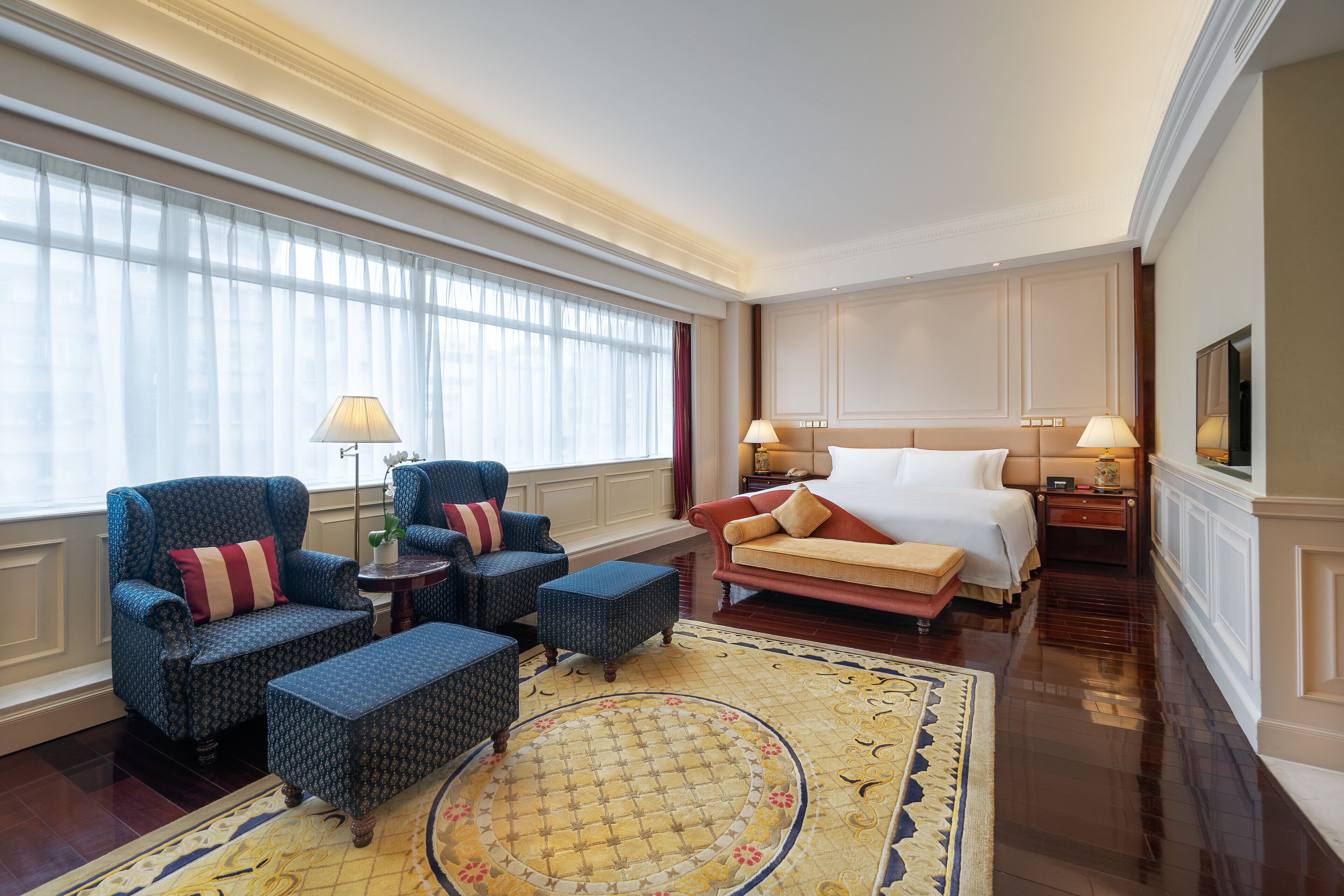 junior suite, 1 king bed, club lounge access (high floor) | 1 bedroom, premium bedding, down duvets, in-room safe