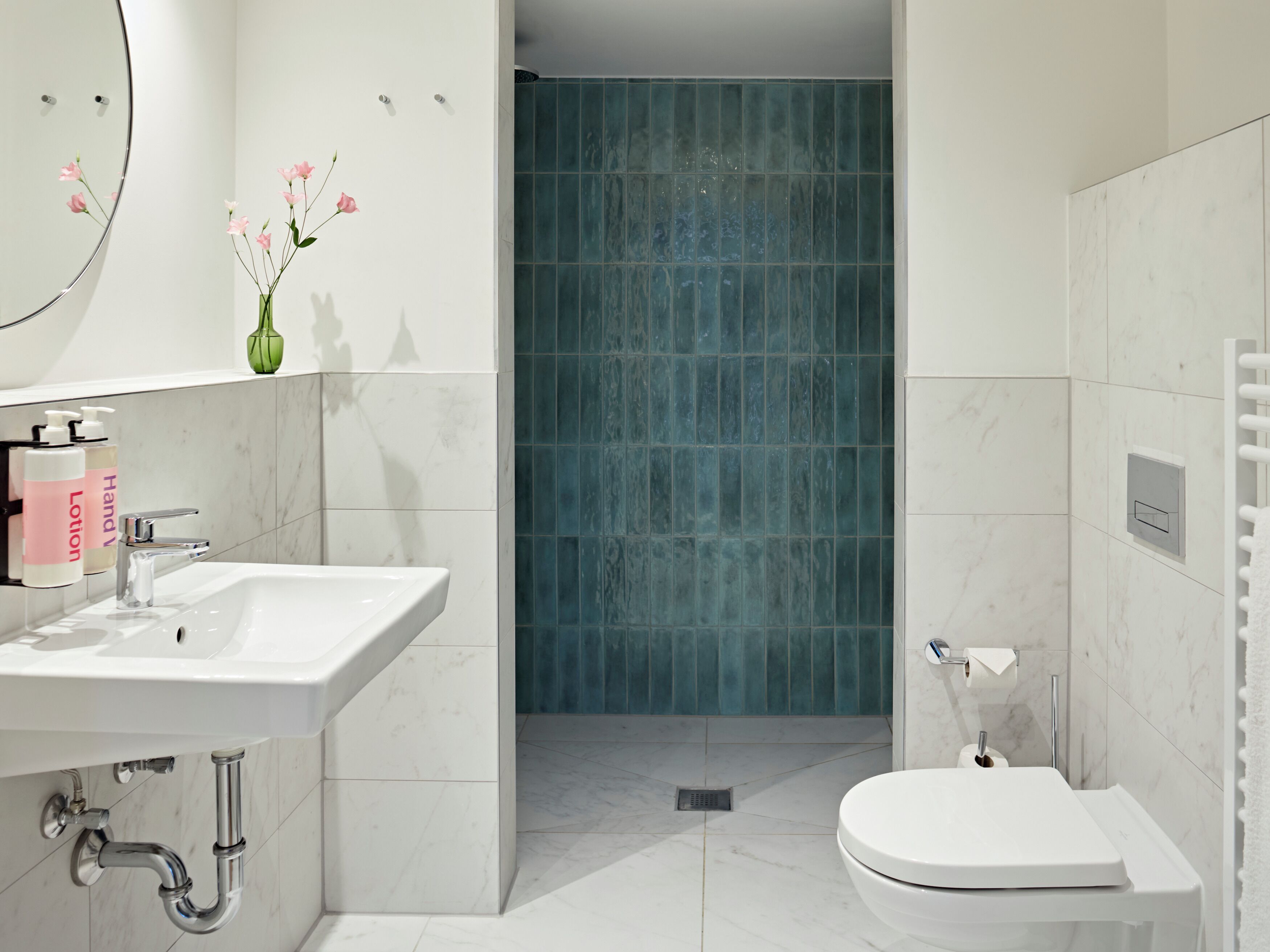 Large Room - Accessible | Bathroom | Shower, designer toiletries, hair dryer, towels