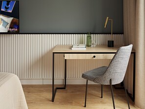 Premium bedding, down comforters, in-room safe, individually decorated