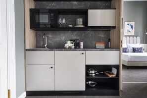 1 Bedroom Apartment with Sofa Bed | Private kitchen | Espresso maker, coffee/tea maker, electric kettle