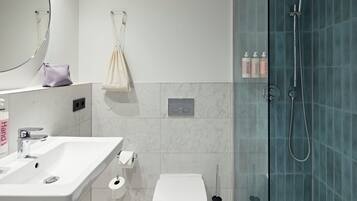 Dusche, Designer-Toilettenartikel, Haartrockner, Handtücher