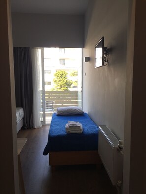 Triple Room | In-room safe, desk, blackout drapes, soundproofing