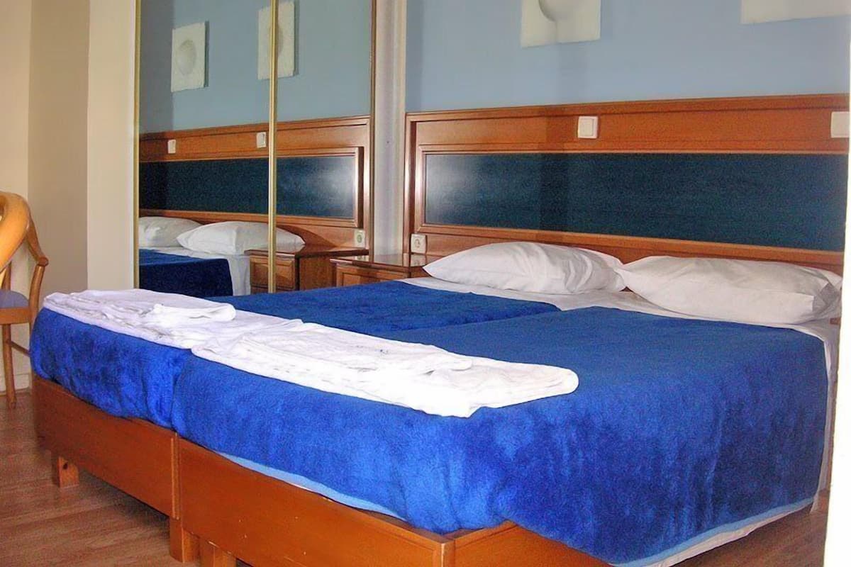 Coffres-forts dans les chambres, bureau, rideaux occultants