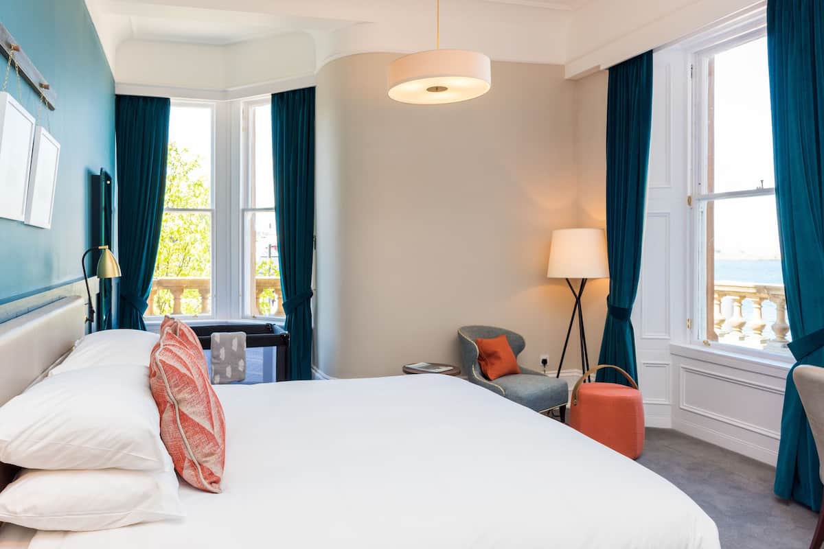 Egyptian cotton sheets, premium bedding, pillow-top beds, desk