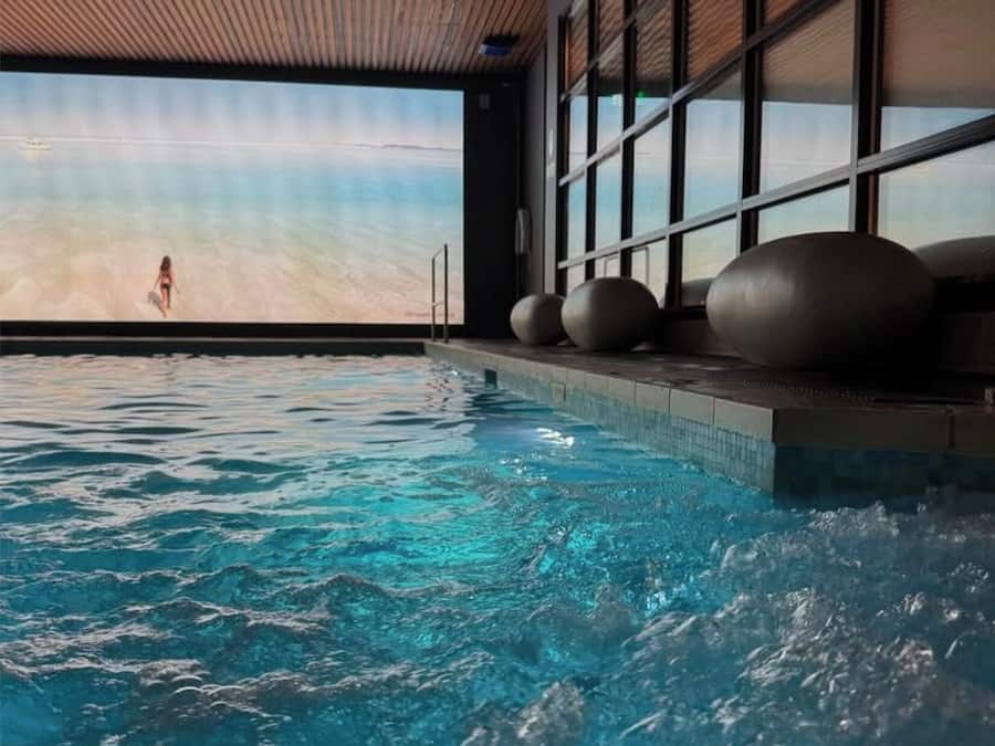 Indoor pool, seasonal outdoor pool, pool loungers