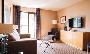 Master Suite  | Living room | Plasma TV, video-game console, DVD player, pay movies