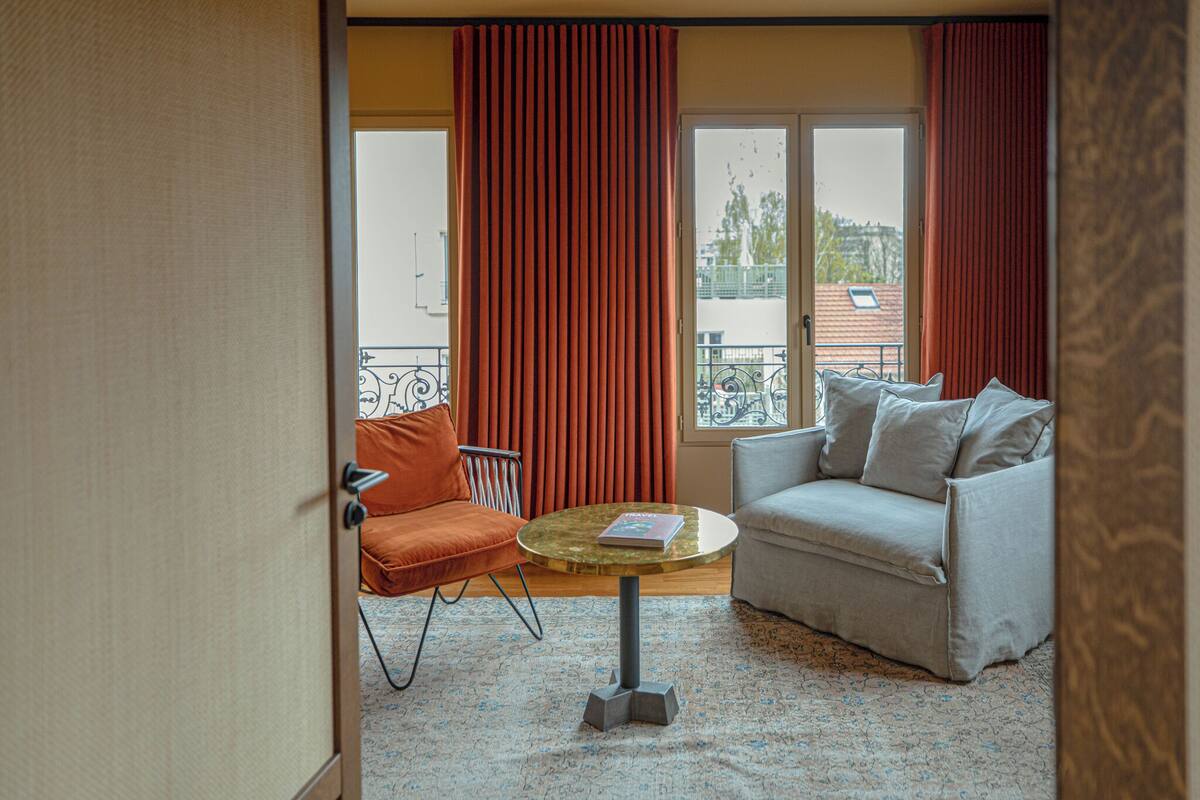 suite atelier d'artiste | 1 bedroom, premium bedding, minibar, in-room safe