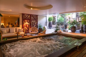 Bain à remous intérieur