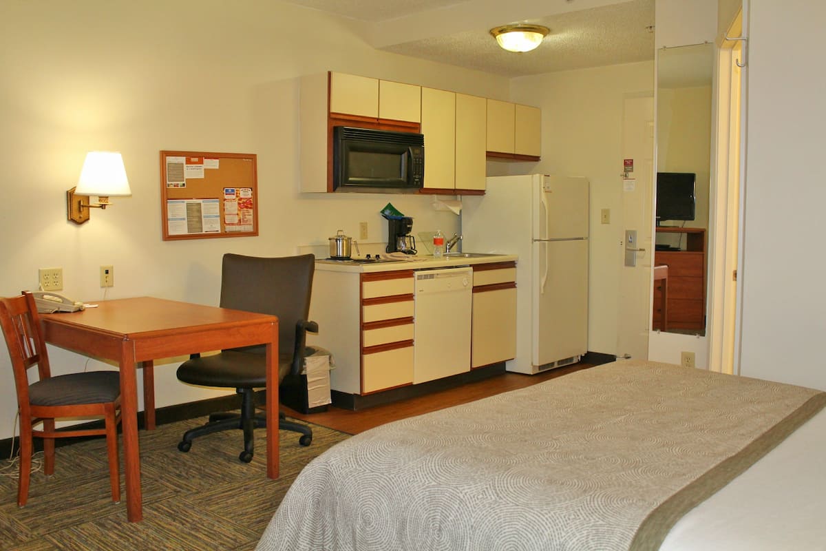 1 bedroom, in-room safe, desk, laptop workspace