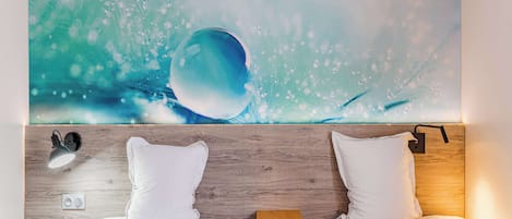 Quarto standard, 2 camas de solteiro | Escrivaninha, cortinas blackout, quartos à prova de som