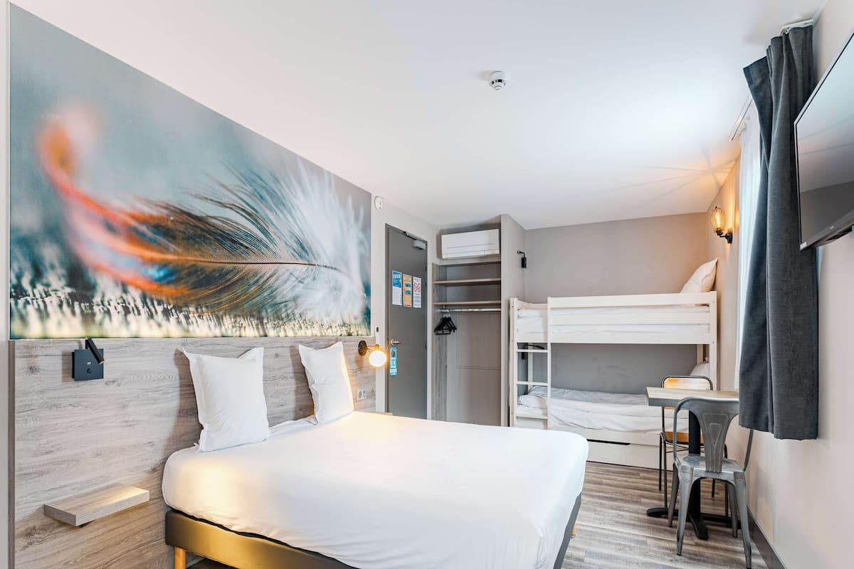 高级房, 多张床 | 办公桌、遮光窗帘、隔音、熨斗/熨板