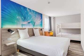 Superior-Zimmer, Mehrere Betten | Schreibtisch, Verdunkelungsvorhänge, schallisolierte Zimmer