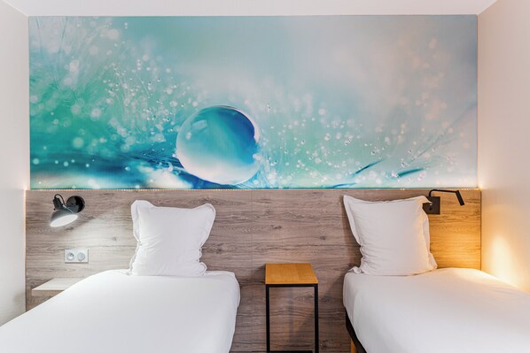 스탠다드룸, 싱글침대 2개 | 책상, 암막 커튼, 방음 설비, 다리미/다리미판