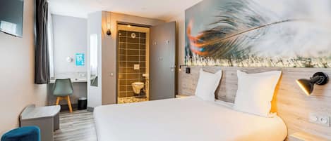 Habitación superior, varias camas | Escritorio, cortinas blackout y insonorización