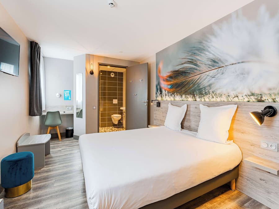 Bureau, rideaux occultants, chambres insonorisées