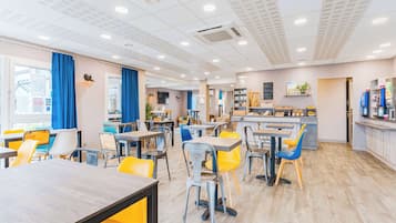 Café da manhã com buffet todos os dias (EUR 8.9 por pessoa)