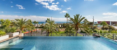Outdoor pool, sun loungers
