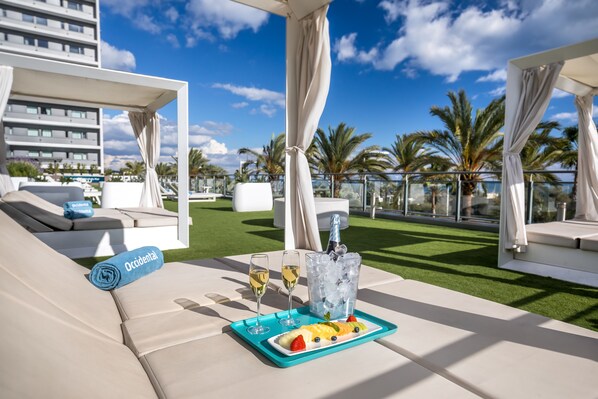 Rooftop terrace - Occidental Atenea Mar- Adults Only (Barcelona)