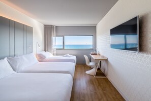 Superior Room (with Extra Bed) | Premium bedding, minibar, in-room safe, desk - Occidental Atenea Mar- Adults Only (Barcelona)