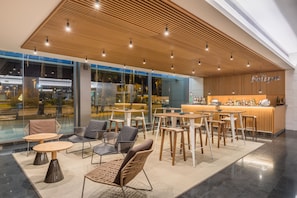 Bar (trong khuôn viên)
