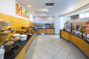 Buffet déjeuner gratuit tous les jours